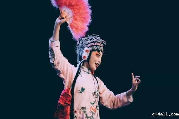 “校园·梨园”荟萃 校园川剧文化艺术节开幕